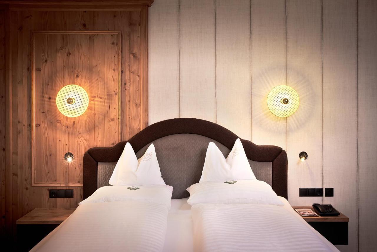 Hotel Neue Post Mayrhofen Bagian luar foto
