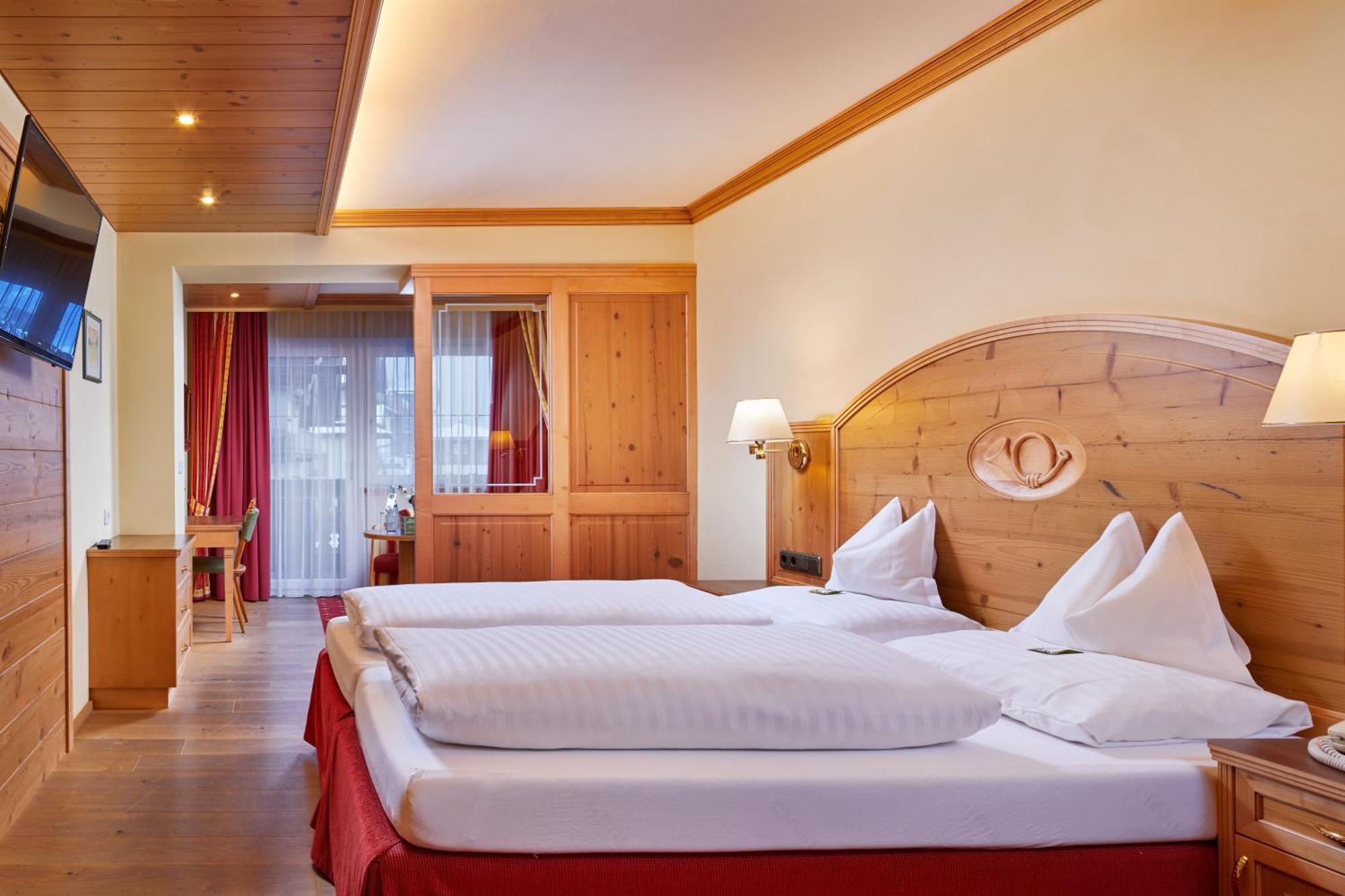 Hotel Neue Post Mayrhofen Bagian luar foto