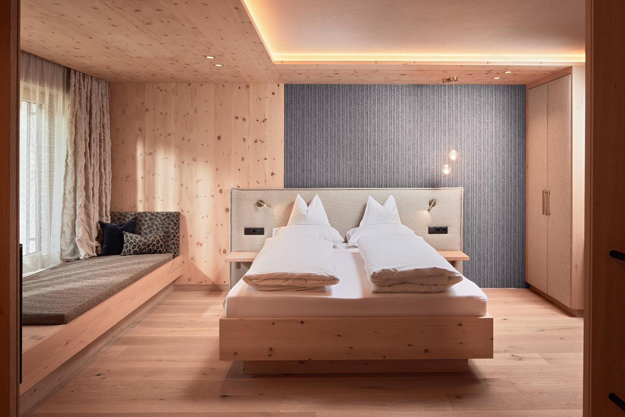 Hotel Neue Post Mayrhofen Bagian luar foto