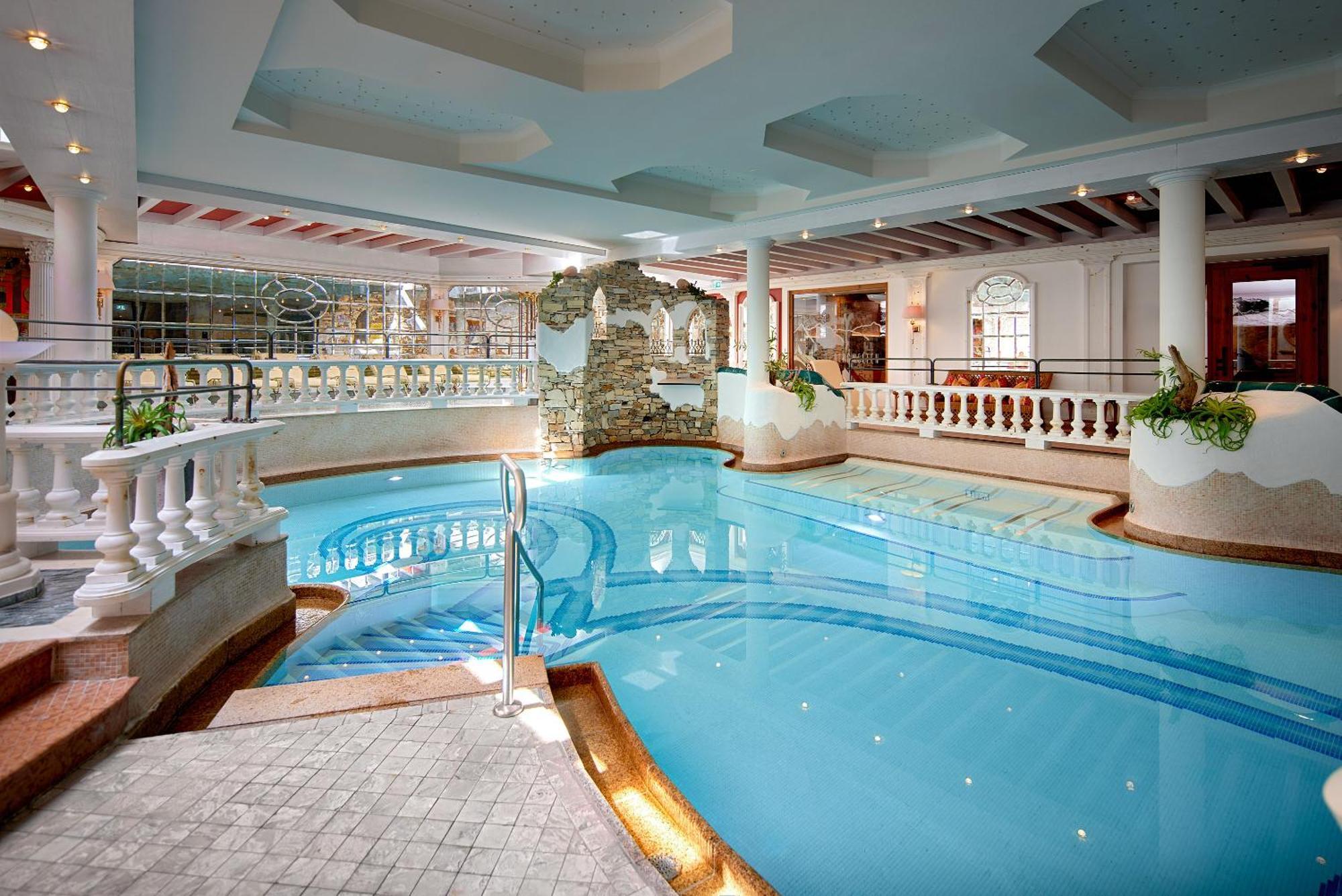 Hotel Neue Post Mayrhofen Bagian luar foto